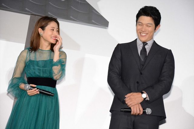 石原さとみ、シースルーのドレスが美しい！嵐・大野智主演映画『忍びの国』初日舞台あいさつ（16枚目）