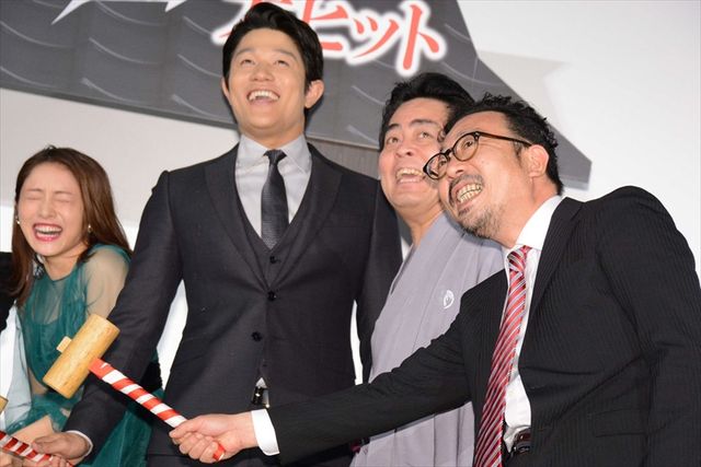 石原さとみ、シースルーのドレスが美しい！嵐・大野智主演映画『忍びの国』初日舞台あいさつ（20枚目）