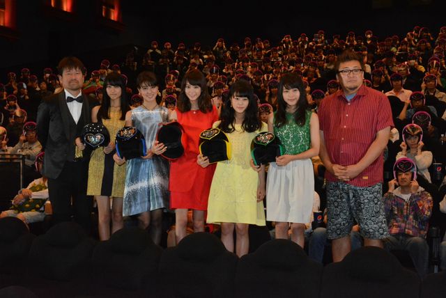 有村架純のしぐさがかわいい！映画『女子ーズ』初日舞台あいさつフォトギャラリー（24枚目）