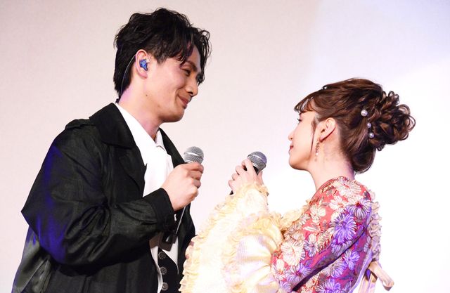 『ベルサイユのばら』歌唱付上映会でデュエットを披露した加藤和樹と平野綾