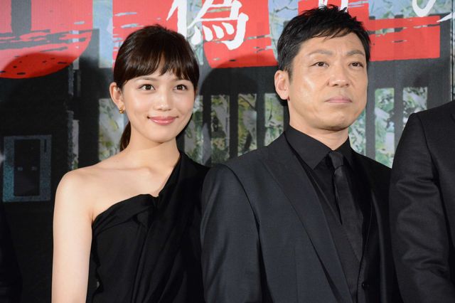 東出昌大、竹内結子の手を取りエスコート！西島秀俊、香川照之、川口春奈もドレスアップ！映画『クリーピー　偽りの隣人』レッドカーペット＆ジャパンプレミアフォトギャラリー（11枚目）