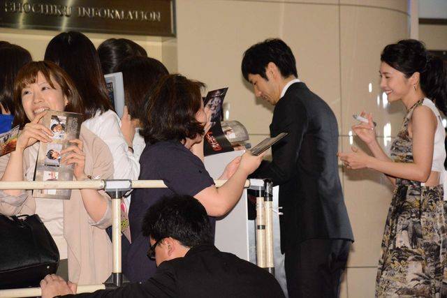 東出昌大、竹内結子の手を取りエスコート！西島秀俊、香川照之、川口春奈もドレスアップ！映画『クリーピー　偽りの隣人』レッドカーペット＆ジャパンプレミアフォトギャラリー（22枚目）