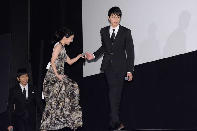 東出昌大、竹内結子の手を取りエスコート！西島秀俊、香川照之、川口春奈もドレスアップ！映画『クリーピー　偽りの隣人』レッドカーペット＆ジャパンプレミアフォトギャラリー（23枚目）