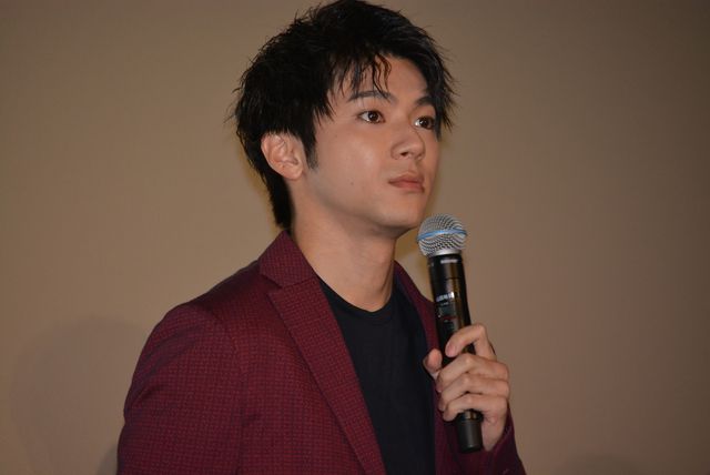 菅田将暉＆土屋太鳳がお客さんを出迎え！『となりの怪物くん』初日舞台あいさつ（11枚目）