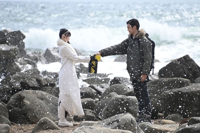 謎の怪物ジャマトに襲われる景和＆祢音…「仮面ライダーギーツ」第1話（3枚目）