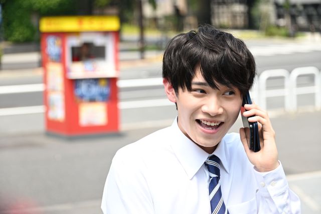 謎の怪物ジャマトに襲われる景和＆祢音…「仮面ライダーギーツ」第1話（4枚目）