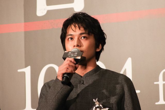 北村匠海、小学生の頃から共演の綾野剛らと登壇！『愚か者の身分』完成披露試写会舞台挨拶（8枚目）