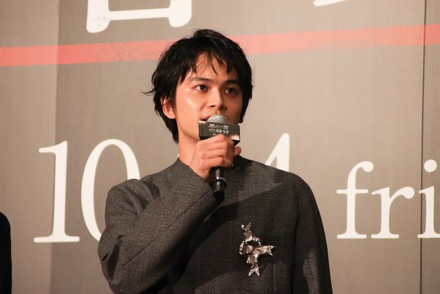 北村匠海、小学生の頃から共演の綾野剛らと登壇！『愚か者の身分』完成披露試写会舞台挨拶（10枚目）
