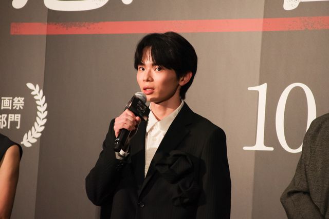 北村匠海、小学生の頃から共演の綾野剛らと登壇！『愚か者の身分』完成披露試写会舞台挨拶（13枚目）