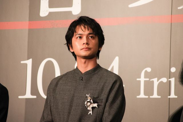 北村匠海、小学生の頃から共演の綾野剛らと登壇！『愚か者の身分』完成披露試写会舞台挨拶（14枚目）