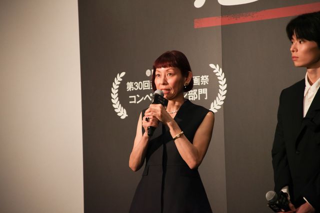 北村匠海、小学生の頃から共演の綾野剛らと登壇！『愚か者の身分』完成披露試写会舞台挨拶（16枚目）