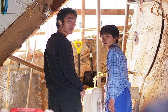 草なぎ剛がダメな父親役！『まく子』新場面写真：フォトギャラリー