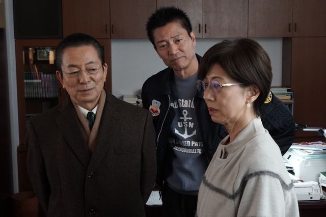 作家夫妻が抱える、危険な秘密…「相棒season21」第15話「薔薇と髭と菫たち」：フォトギャラリー