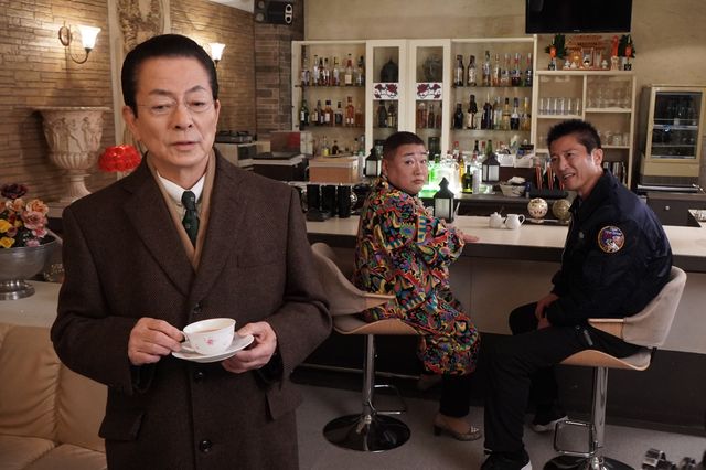 作家夫妻が抱える、危険な秘密…「相棒season21」第15話「薔薇と髭と菫たち」（11枚目）