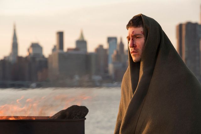 フランク／パニッシャーは一体何を見つめている……？「Marvel パニッシャー」新場面写真：フォトギャラリー