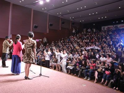 日本だけでなく世界中で人気ものに！－市原隼人（左端）－上海国際映画祭にて会場は満席