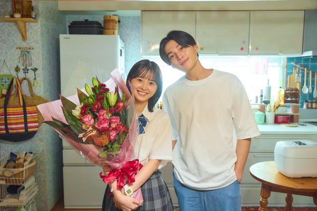 飯沼愛＆八木勇征クランクアップの様子2バージョン「南くんが恋人!?」（4枚目）