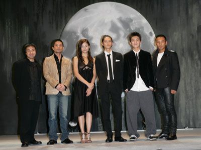 満月を背に熱唱した久保田が「本当にいい奴ら」と大絶賛の出演者、監督一同