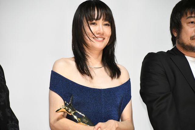 菊地凛子は肩出しドレス、オダギリジョーは黒スーツ！『658km、陽子の旅』完成披露舞台挨拶の様子（2枚目）