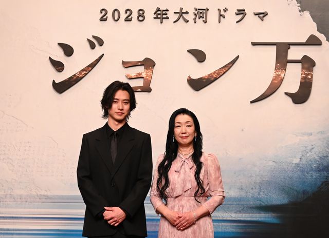 主演の山崎賢人、脚本の藤本有紀