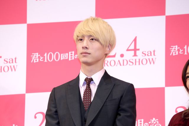 坂口健太郎が金髪姿で登場!!映画『君と100回目の恋』完成披露舞台あいさつフォトギャラリー（3枚目）