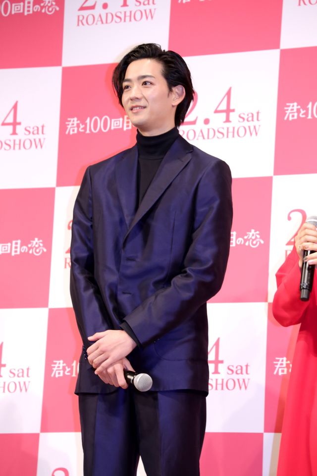 坂口健太郎が金髪姿で登場!!映画『君と100回目の恋』完成披露舞台あいさつフォトギャラリー（4枚目）