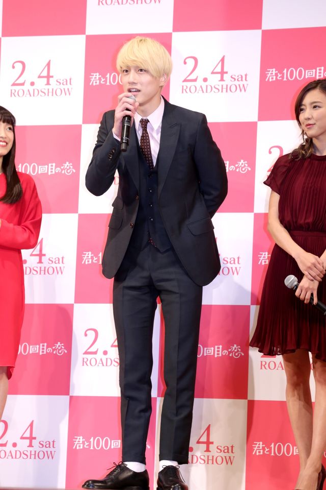 坂口健太郎が金髪姿で登場!!映画『君と100回目の恋』完成披露舞台あいさつフォトギャラリー（6枚目）