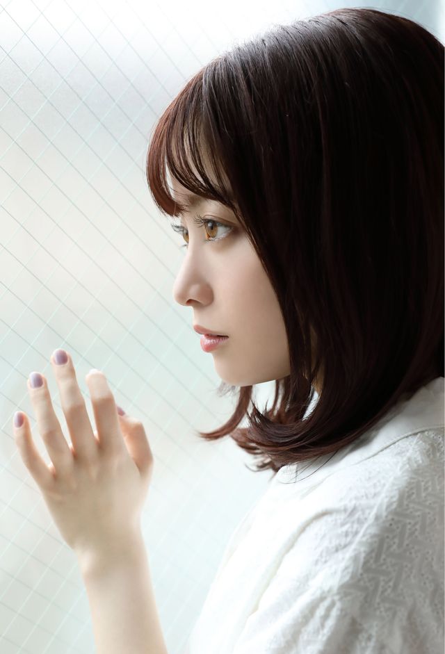 横、正面、上から…橋本環奈【インタビューカット集】（2枚目）