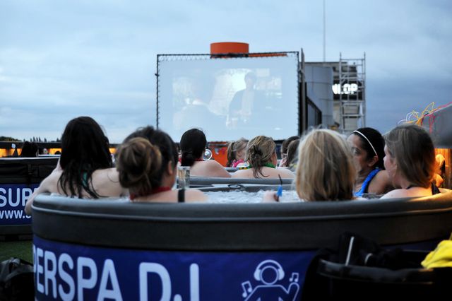 『ベイビー・ドライバー』をバスタブで観賞できる！「BATHTUB CINEMA」（6枚目）