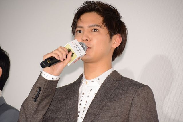 橋本環奈、キラキラ輝く衣装と存在感！『午前0時、キスしに来てよ』先行上映舞台あいさつ：フォトギャラリー