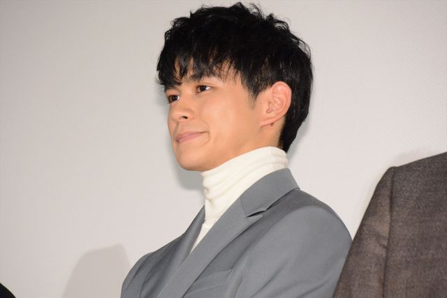 橋本環奈、キラキラ輝く衣装と存在感！『午前0時、キスしに来てよ』先行上映舞台あいさつ（2枚目）