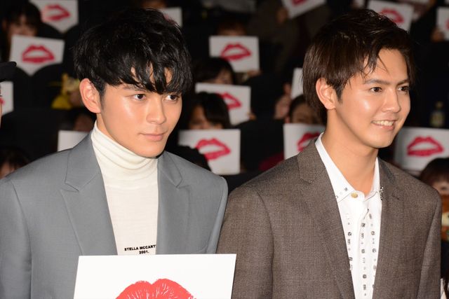 橋本環奈、キラキラ輝く衣装と存在感！『午前0時、キスしに来てよ』先行上映舞台あいさつ（15枚目）