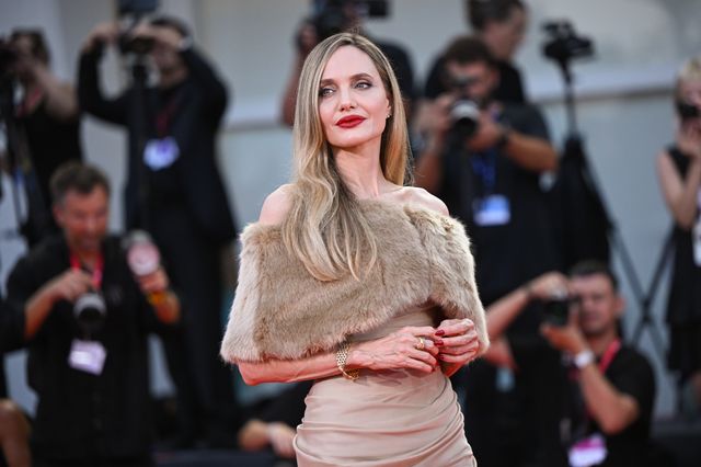 第81回ベネチア映画祭でのアンジェリーナ・ジョリー（2枚目）