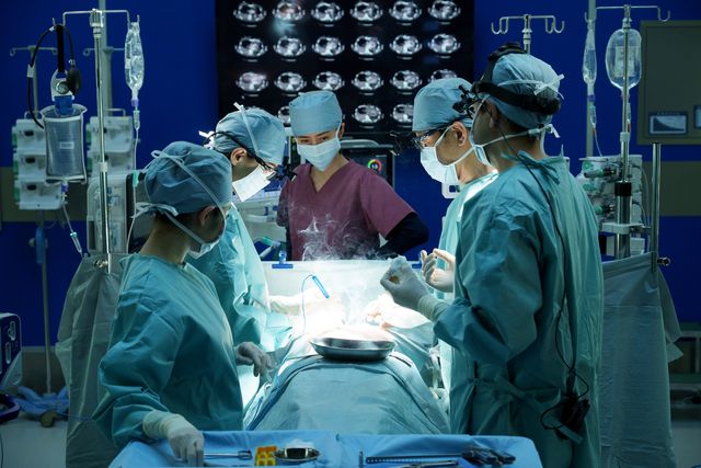 『劇場版ドクターX』染谷将太、西畑大吾（なにわ男子）、綾野剛ら新キャラも！場面写真18点（12枚目）