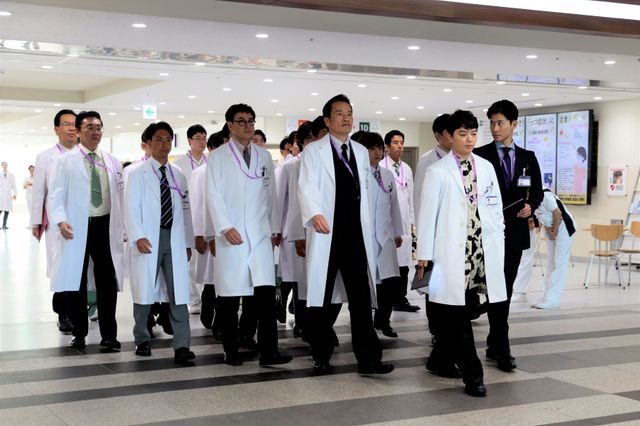 『劇場版ドクターX』染谷将太、西畑大吾（なにわ男子）、綾野剛ら新キャラも！場面写真18点（17枚目）