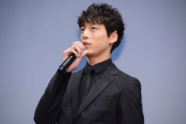 有村架純、清楚な白レースのワンピースで登場！（7枚目）