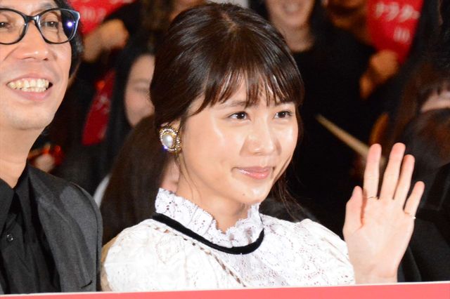 有村架純、清楚な白レースのワンピースで登場！（9枚目）