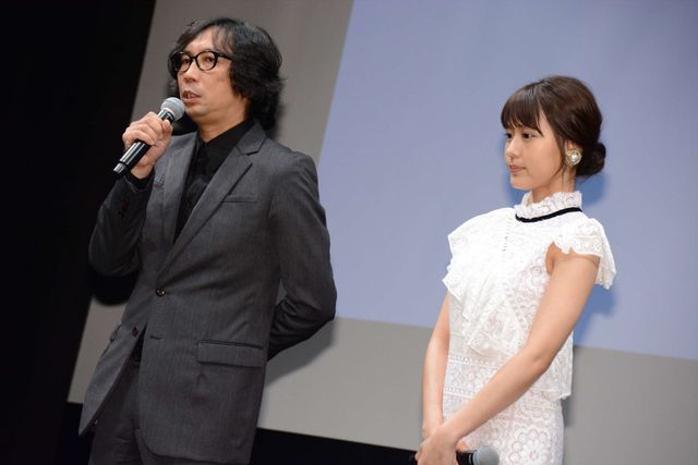 有村架純、清楚な白レースのワンピースで登場！（10枚目）