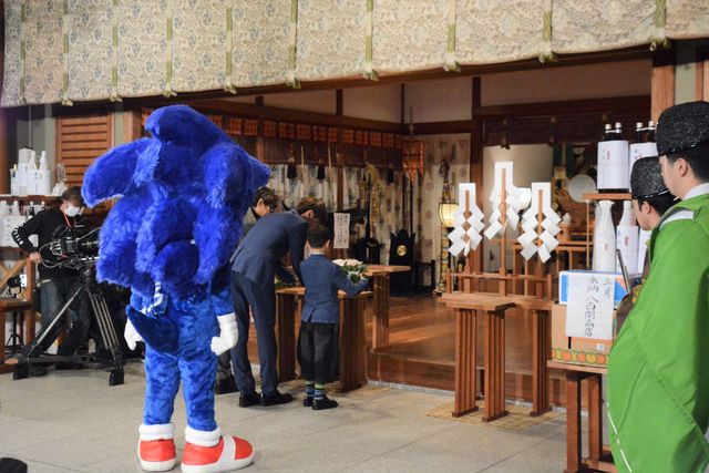 中川大志、山寺宏一、寺嶋眞秀が絵馬に願いを…映画『ソニック・ザ・ムービー』の勝運祈願イベント（5枚目）