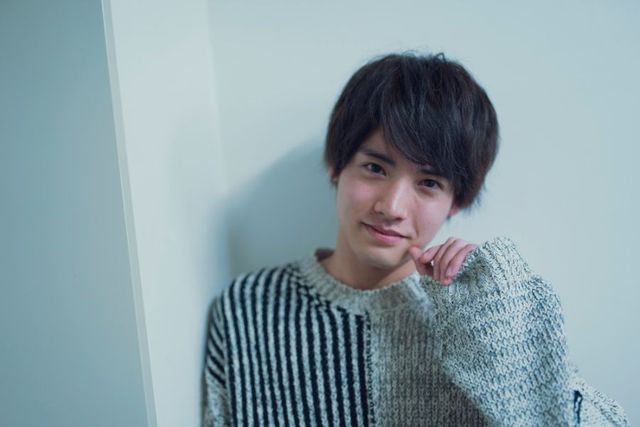 赤楚衛二、萌え袖がカワイイ！　映画『映像研には手を出すな！』インタビューカット：フォトギャラリー