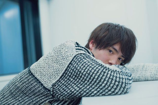 赤楚衛二、萌え袖がカワイイ！　映画『映像研には手を出すな！』インタビューカット（5枚目）