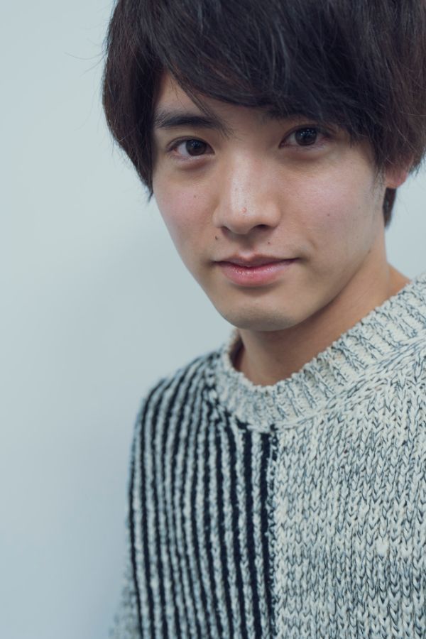 赤楚衛二、萌え袖がカワイイ！　映画『映像研には手を出すな！』インタビューカット（7枚目）