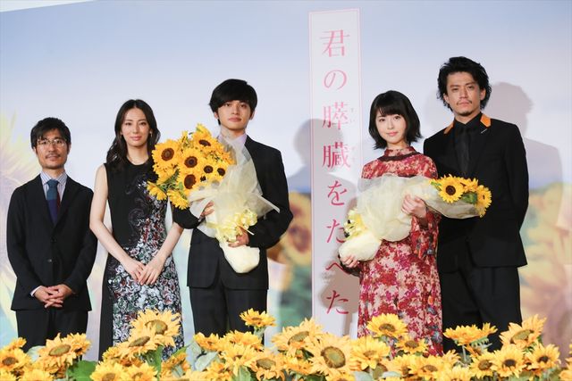 小栗旬「まーきのっ」ポーズで場をなごませる！映画『君の膵臓をたべたい』初日舞台あいさつ（11枚目）