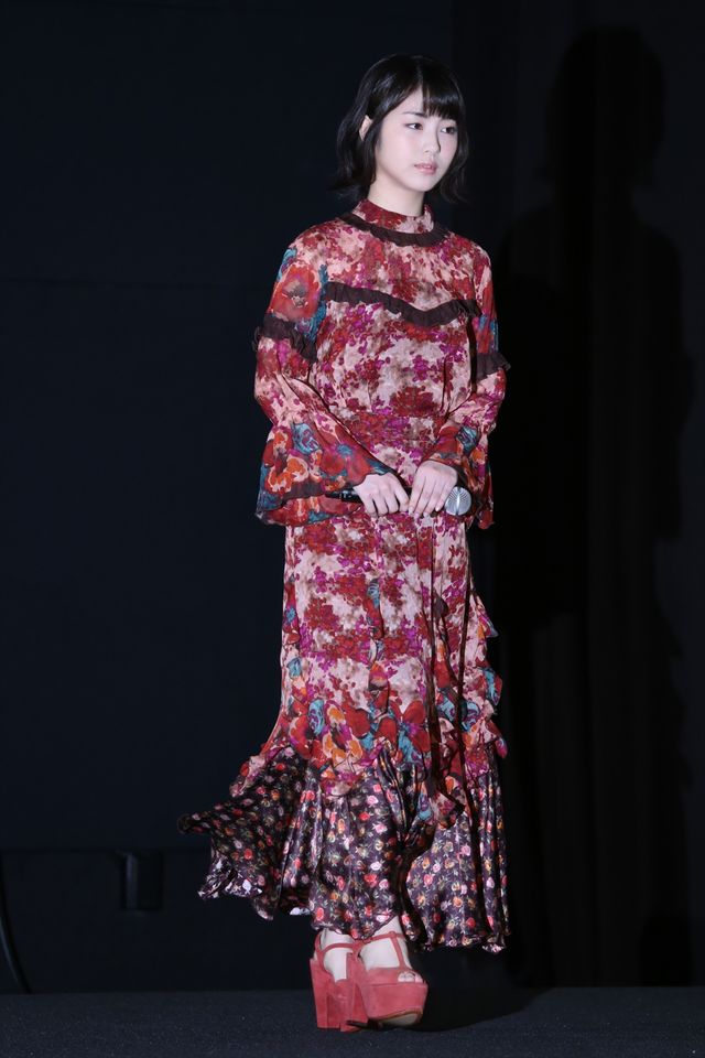 小栗旬「まーきのっ」ポーズで場をなごませる！映画『君の膵臓をたべたい』初日舞台あいさつ（12枚目）