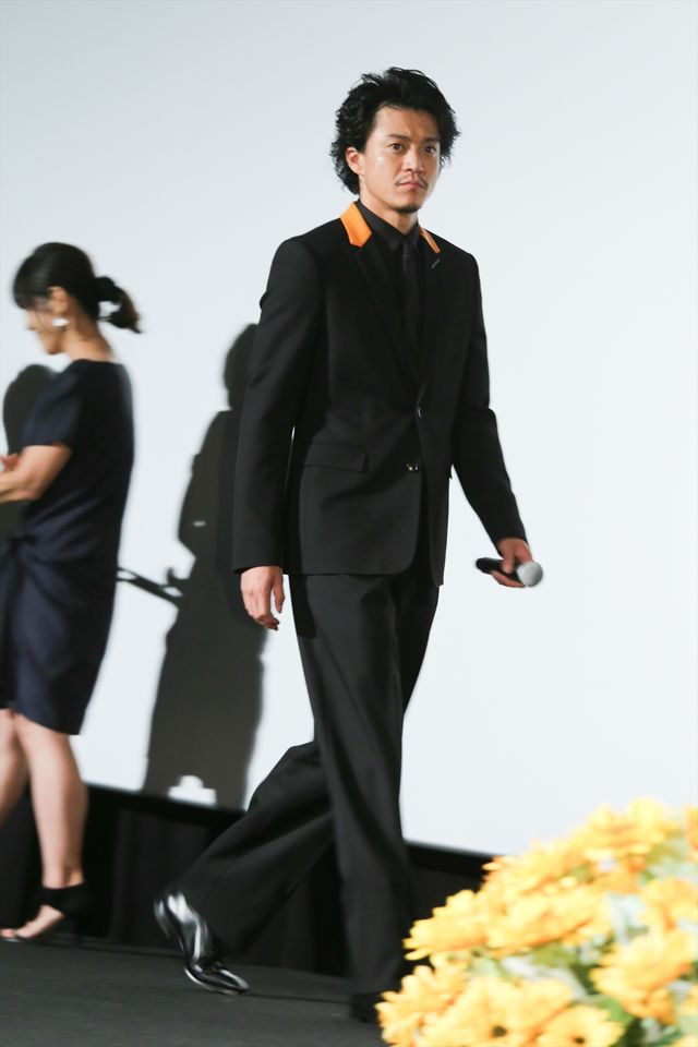 小栗旬「まーきのっ」ポーズで場をなごませる！映画『君の膵臓をたべたい』初日舞台あいさつ（14枚目）