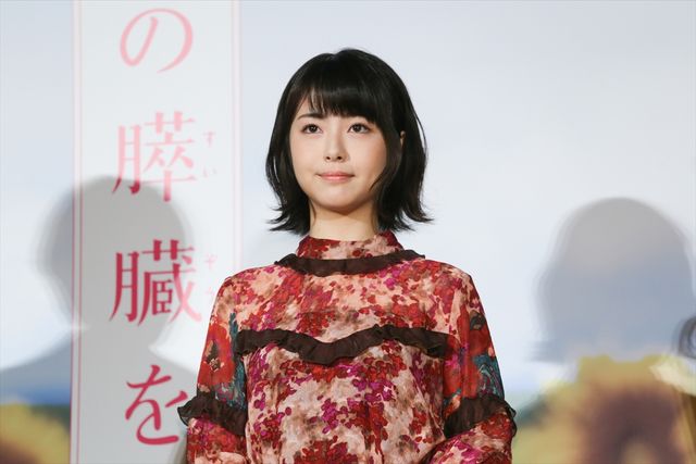 小栗旬「まーきのっ」ポーズで場をなごませる！映画『君の膵臓をたべたい』初日舞台あいさつ（15枚目）