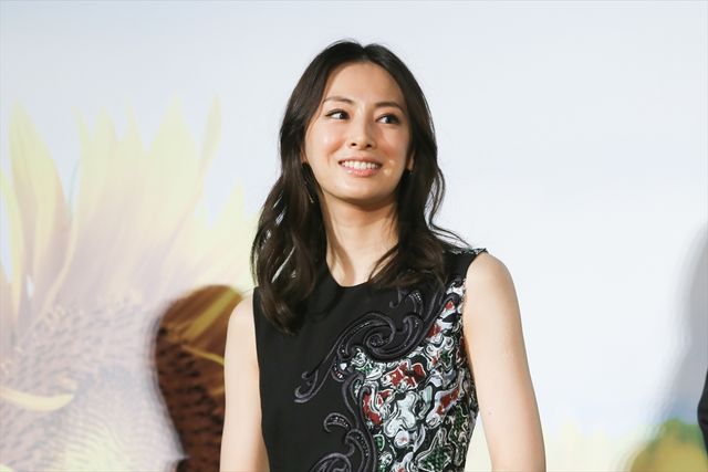 小栗旬「まーきのっ」ポーズで場をなごませる！映画『君の膵臓をたべたい』初日舞台あいさつ（17枚目）