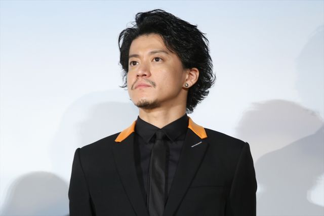 小栗旬「まーきのっ」ポーズで場をなごませる！映画『君の膵臓をたべたい』初日舞台あいさつ（18枚目）