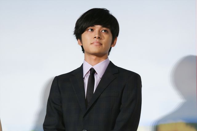 小栗旬「まーきのっ」ポーズで場をなごませる！映画『君の膵臓をたべたい』初日舞台あいさつ（19枚目）