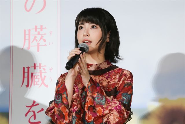 小栗旬「まーきのっ」ポーズで場をなごませる！映画『君の膵臓をたべたい』初日舞台あいさつ（22枚目）